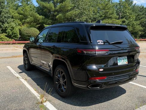 Used 2023 Jeep Grand Cherokee 30th Anniversary AWD/4WD image 5