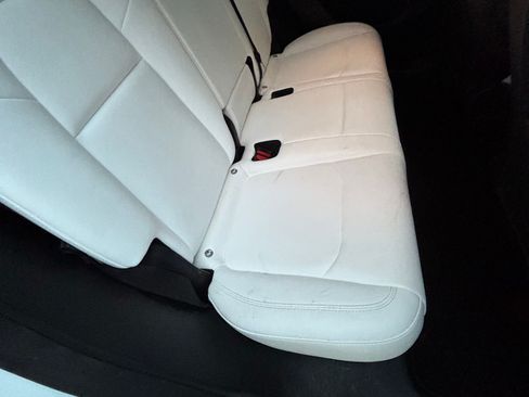 Used 2022 Tesla Model Y Long Range image 21