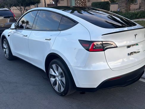 Used 2020 Tesla Model Y Long Range image 2