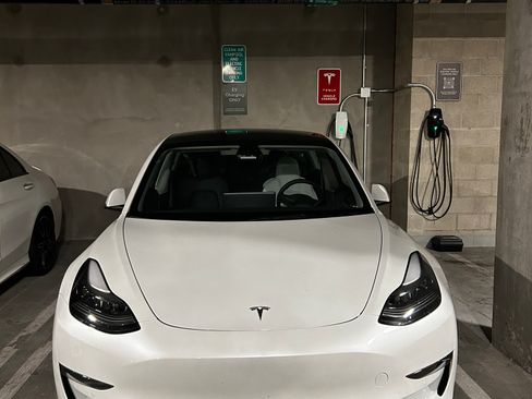 Used 2022 Tesla Model 3 image 1