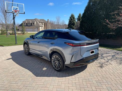 Used 2024 Lexus RZ 450e Premium w/ Accessory Package (2T) image 9