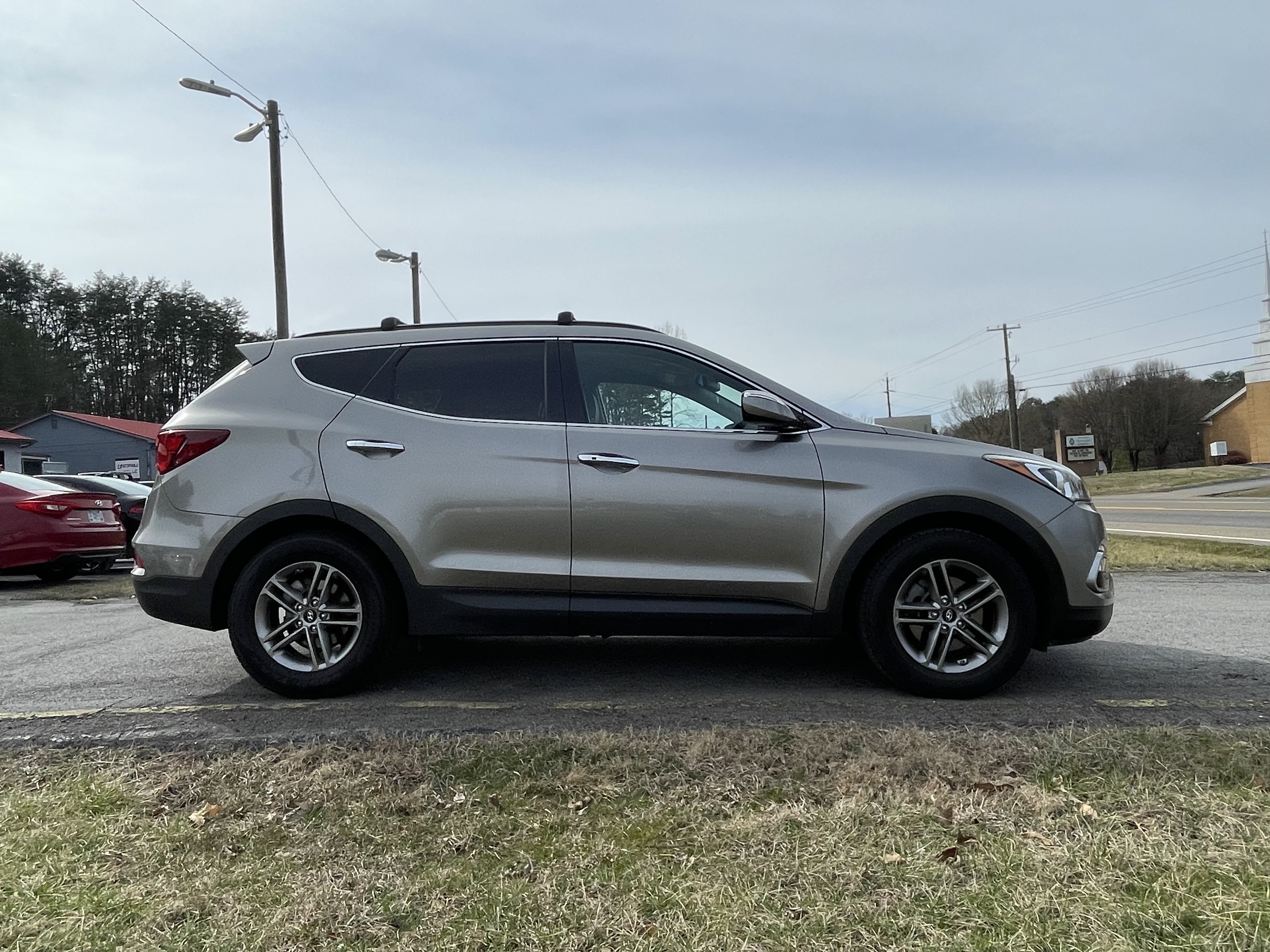 Used 2017 Hyundai Santa Fe Sport FWD image 2