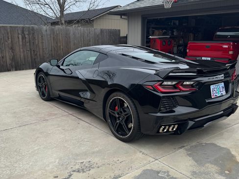 Used 2022 Chevrolet Corvette Stingray Coupe w/ Z51 Performance Package image 4