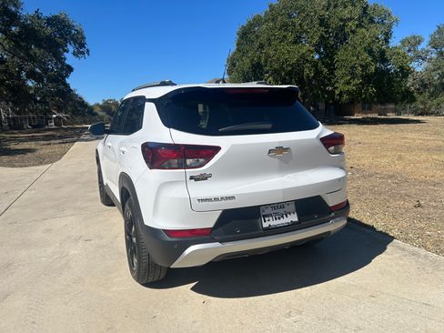 Used 2021 Chevrolet TrailBlazer LT w/ Sun and Liftgate Package image 6
