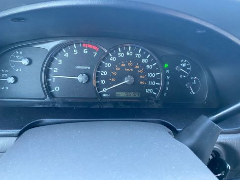 Used 2005 Toyota Sequoia SR5 w/ Convenience Pkg image 19