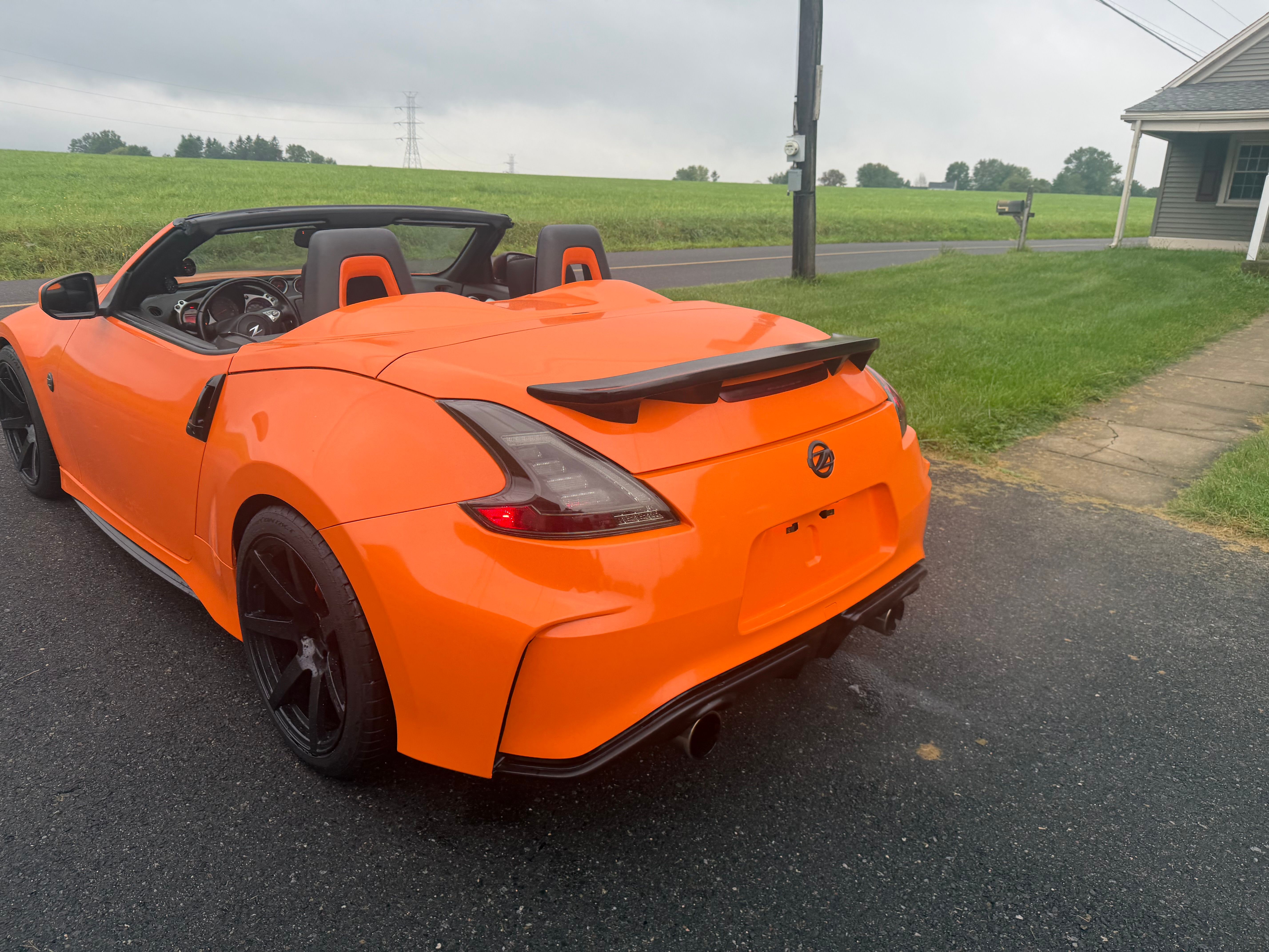 Used 2010 Nissan 370Z Roadster RWD image 11