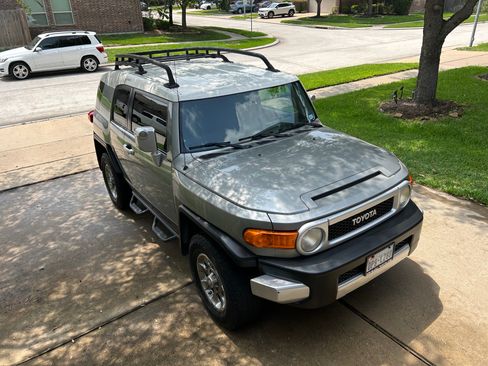 Used 2012 Toyota FJ Cruiser 4WD w/ Convenience Pkg image 1