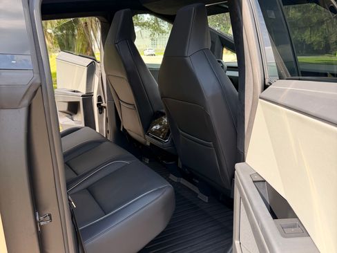 Used 2024 Tesla Cybertruck AWD Crew Cab image 22