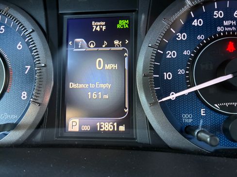 Used 2019 Toyota Sienna XLE w/ XLE Navigation Package FWD image 14