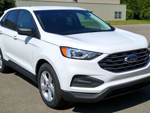 Used 2019 Ford Edge SE image 25