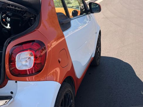 Used 2017 smart fortwo passion RWD image 13