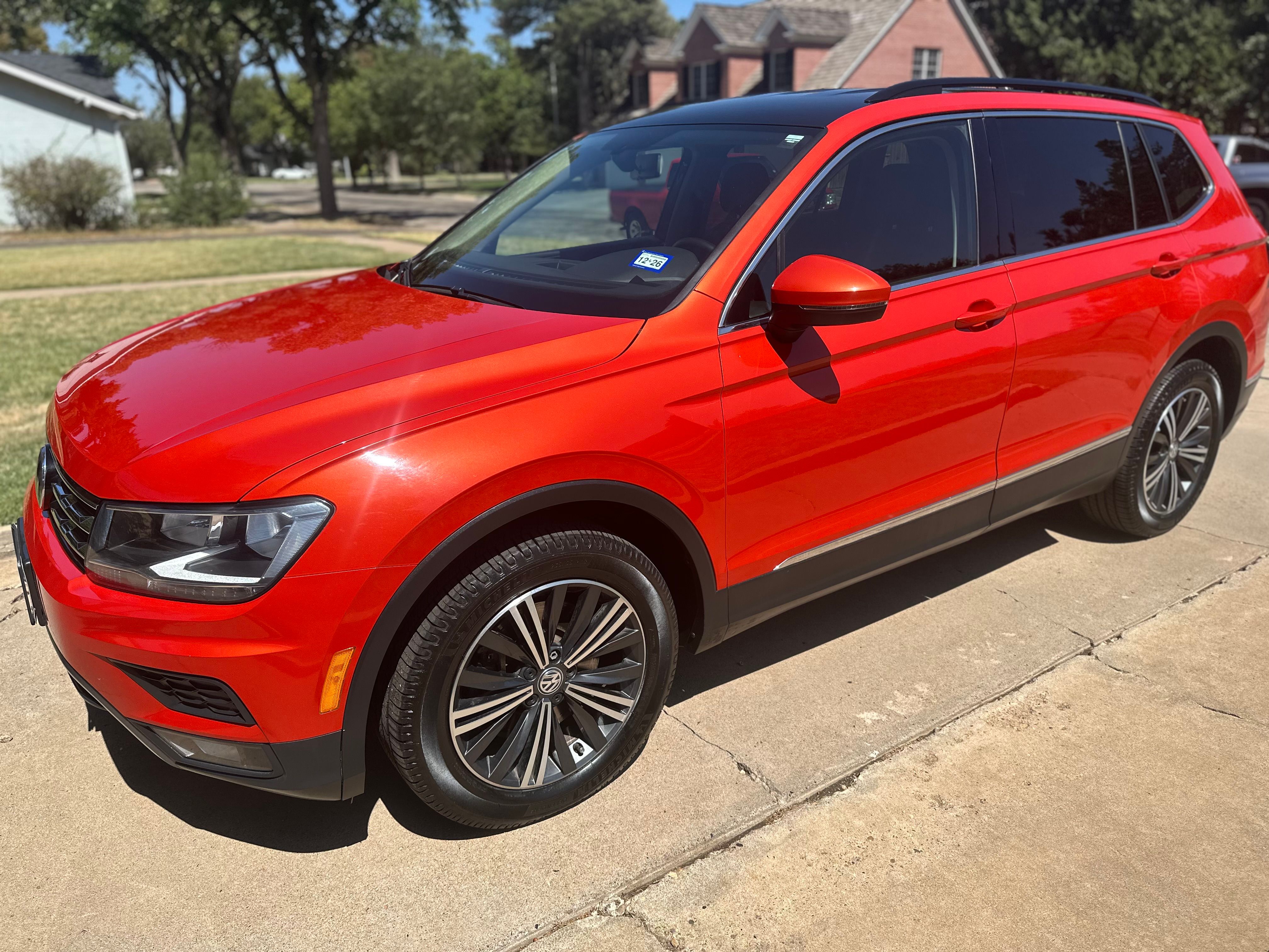 Used 2018 Volkswagen Tiguan SE FWD image 2