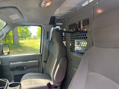 Used 2013 Ford E-250 and Econoline 250 w/ PWR Group RWD image 4