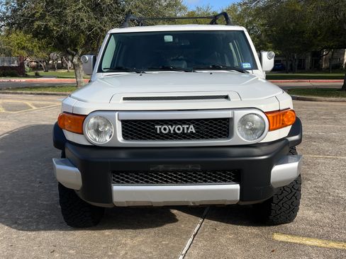 Used 2012 Toyota FJ Cruiser Sport Utility 2D w/ Upgrade Pkg image 15