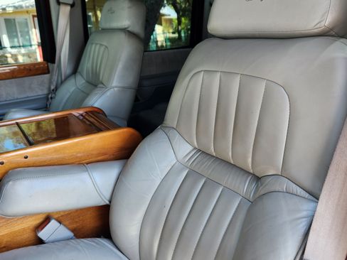 Used 1994 GMC Suburban 2500 image 27