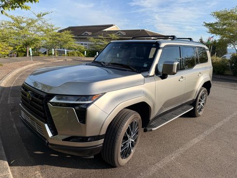Used 2024 Lexus GX 550 w/ Accessory Package (Z1) AWD/4WD image 1