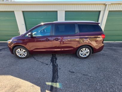 Used 2017 Kia Sedona LX w/ LX Essentials Premium Package