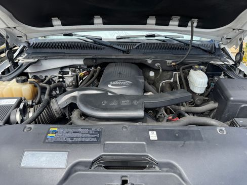 Used 2004 GMC Yukon XL 2500 SLT w/ Preferred Equipment Group AWD/4WD image 8