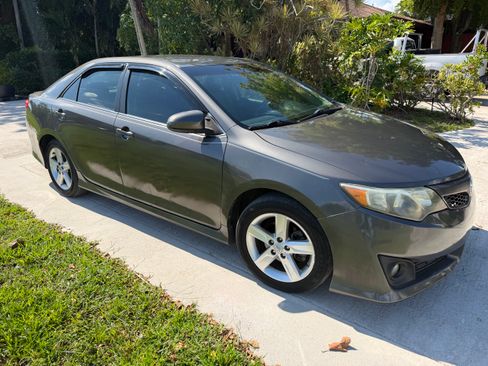 Used 2012 Toyota Camry SE FWD image 5