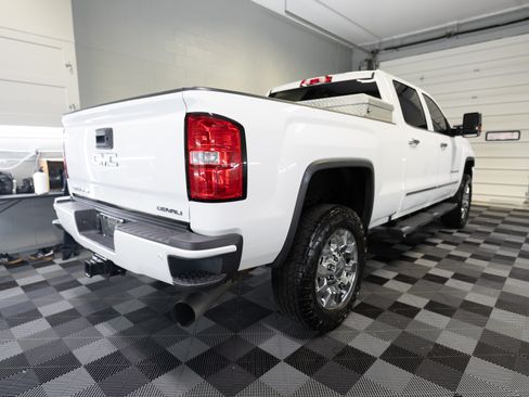 Used 2018 GMC Sierra 2500 Denali w/ Duramax Plus Package image 12