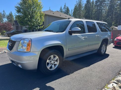 Used 2010 GMC Yukon XL SLT w/ SLT-2 Equipment Package AWD/4WD image 8