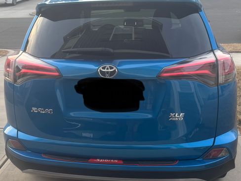 Used 2018 Toyota RAV4 XLE image 5