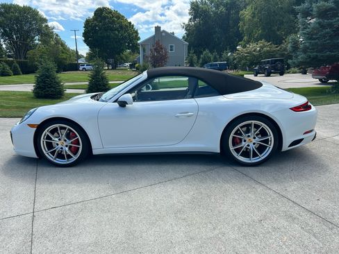 Used 2017 Porsche 911 Carrera 4S image 2