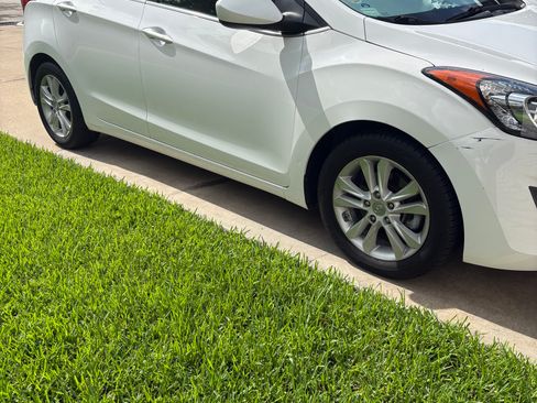 Used 2014 Hyundai Elantra GT FWD image 14