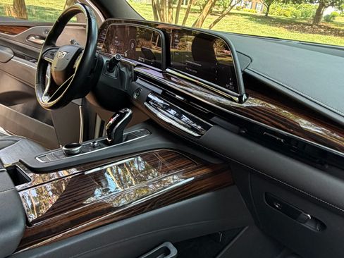 Used 2022 Cadillac Escalade Premium Luxury AWD/4WD image 27