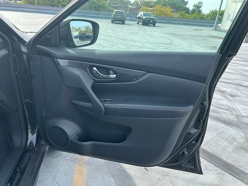 Used 2018 Nissan Rogue SV image 24