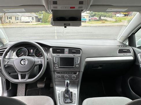 Used 2016 Volkswagen e-Golf SE w/ DC Fast Charging Package image 4