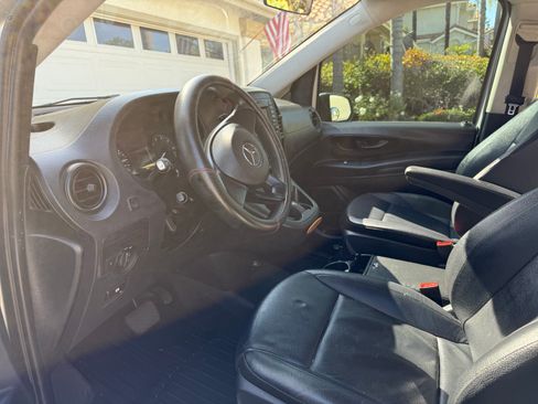 Used 2016 Mercedes-Benz Metris Passenger image 10