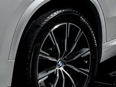 Used 2024 BMW X5 xDrive40i w/ M Sport Package image 8