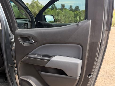 Used 2015 Chevrolet Colorado Z71 w/ LPO, Gearon Divider Package AWD/4WD image 17
