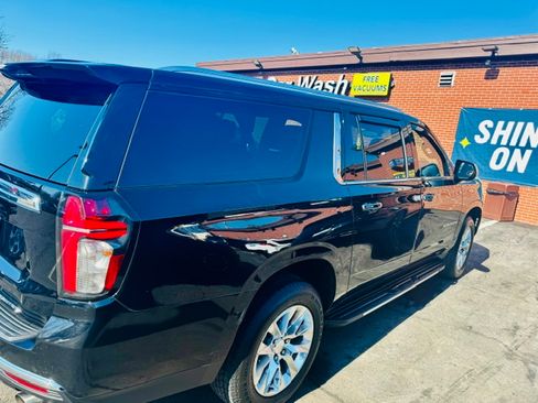Used 2023 Chevrolet Suburban Premier image 4