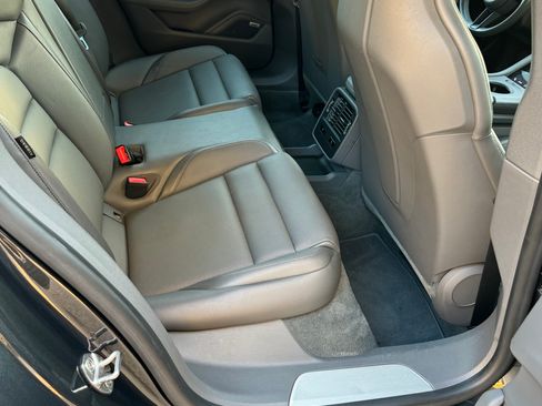 Used 2020 Porsche Taycan 4S image 15