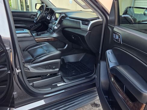 Used 2017 Chevrolet Suburban LT image 10