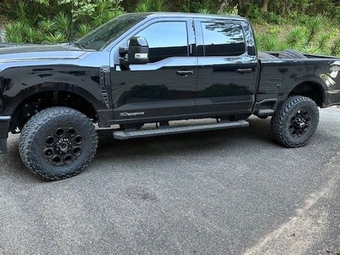 Used 2023 Ford F250 Lariat w/ Black Appearance Package image 2