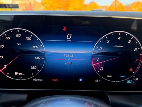 Used 2025 Mercedes-Benz GLC 300 4MATIC image 21