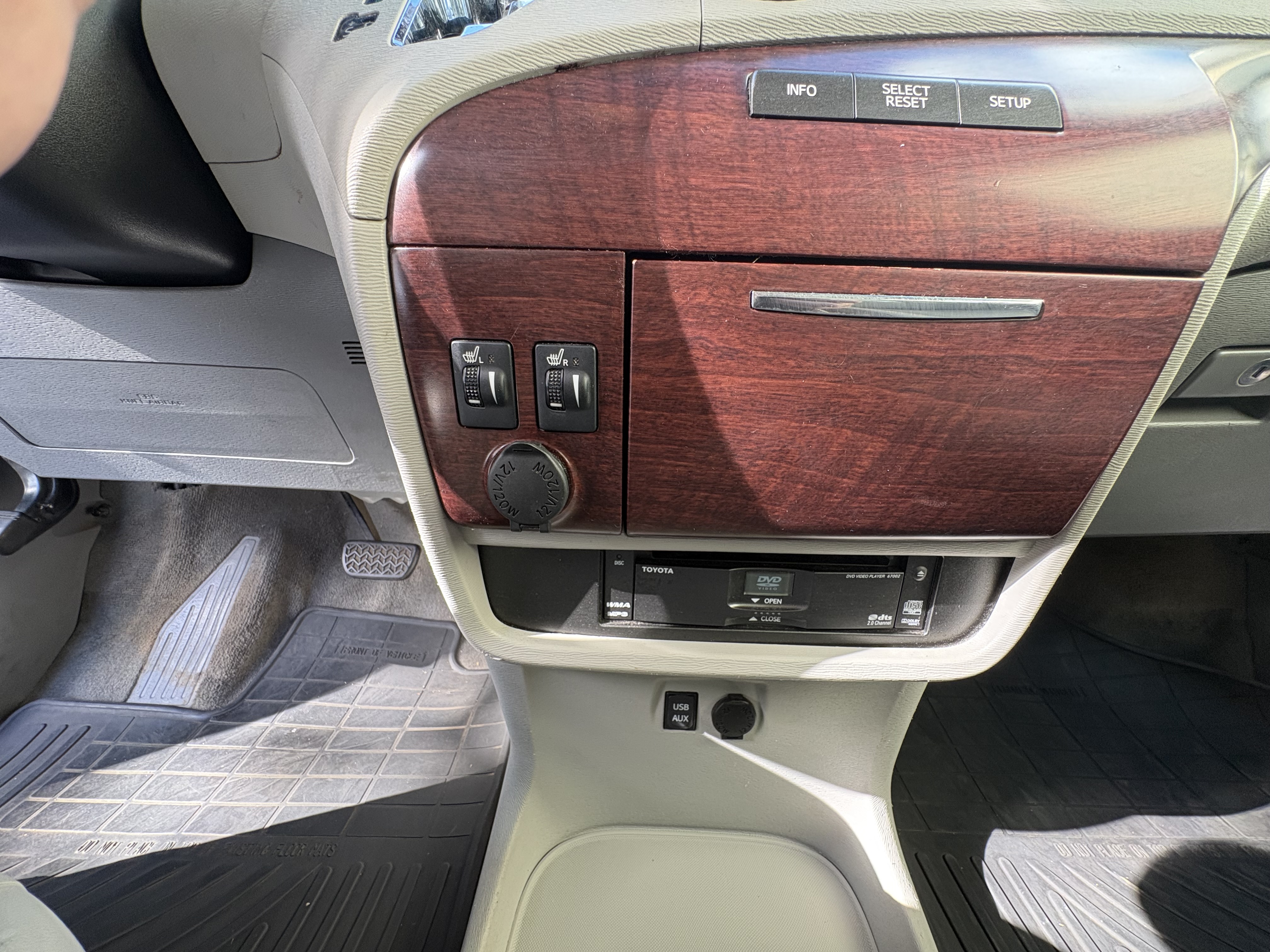 Used 2011 Toyota Sienna XLE FWD image 10