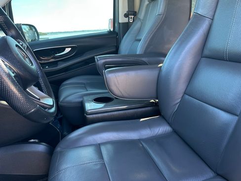 Used 2017 Mercedes-Benz Metris Passenger image 12