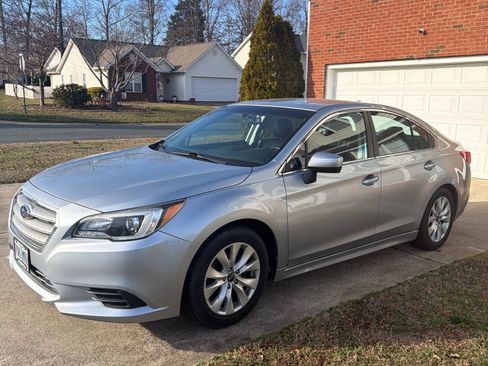 Used 2017 Subaru Legacy 2.5i Premium image 2