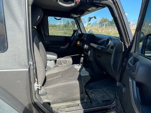Used 2017 Jeep Wrangler Sport AWD/4WD image 8
