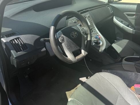 Used 2013 Toyota Prius Two FWD image 2