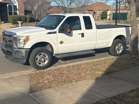 Used 2016 Ford F250 XLT w/ XLT Interior Package image 10