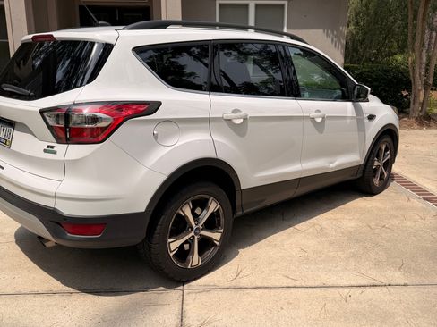 Used 2017 Ford Escape SE w/ SE Leather Comfort Package FWD image 6