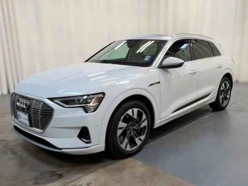Used 2022 Audi e-tron Premium image 1