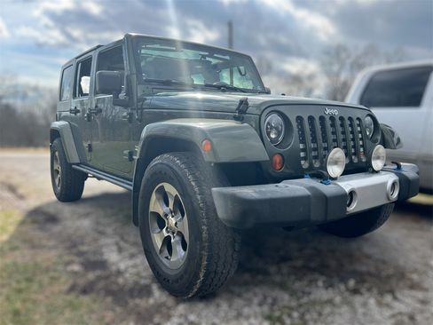 Used 2008 Jeep Wrangler Unlimited Sahara w/ Dual Top Group AWD/4WD image 1