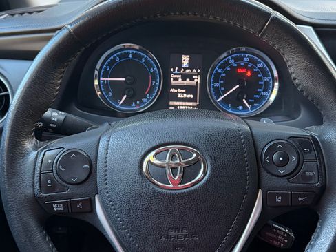 Used 2017 Toyota Corolla SE w/ SE Premium Package FWD image 11