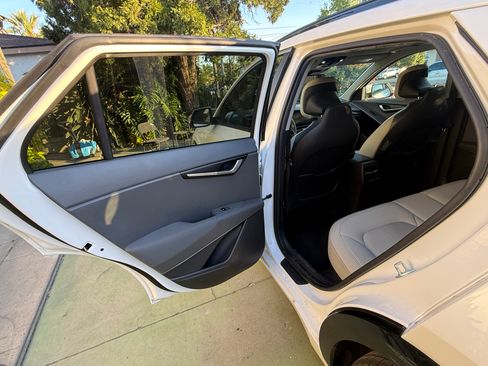 Used 2023 Kia Niro EX Touring image 20